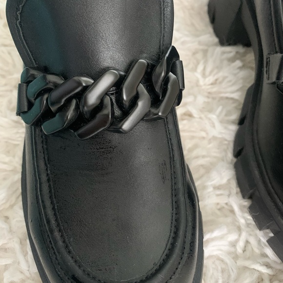 NEW, NEVER WORN Steve Madden platform loafer with black buckle embellishment - Picture 3 of 8